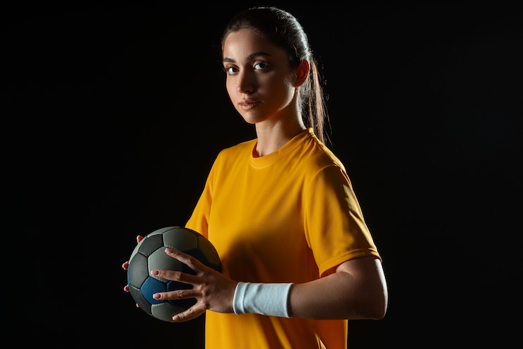 Photo gratuit portrait en studio d'un joueur de handball