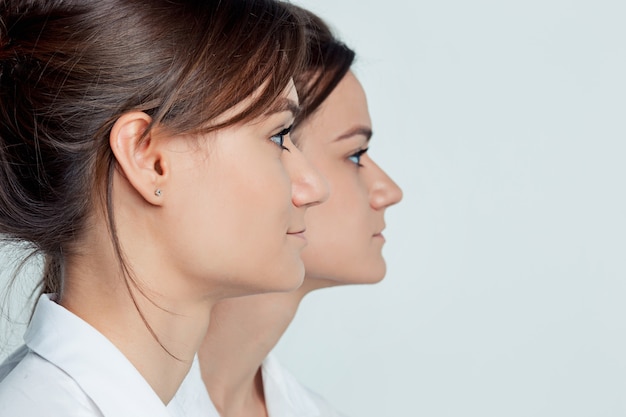 Portrait en studio de jumeaux féminins