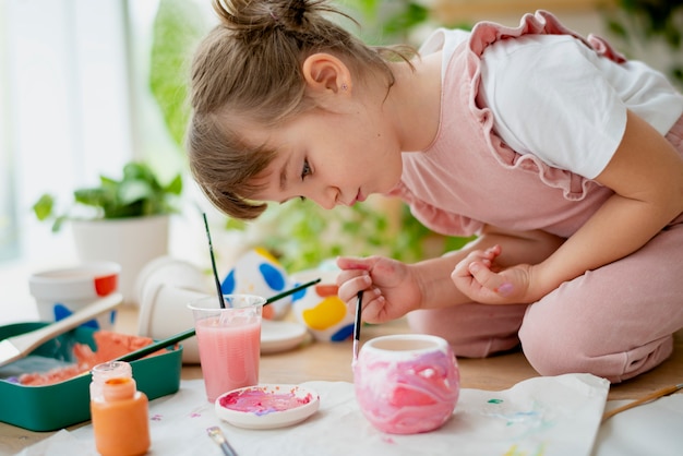 Pot de peinture d'enfant passe-temps de bricolage