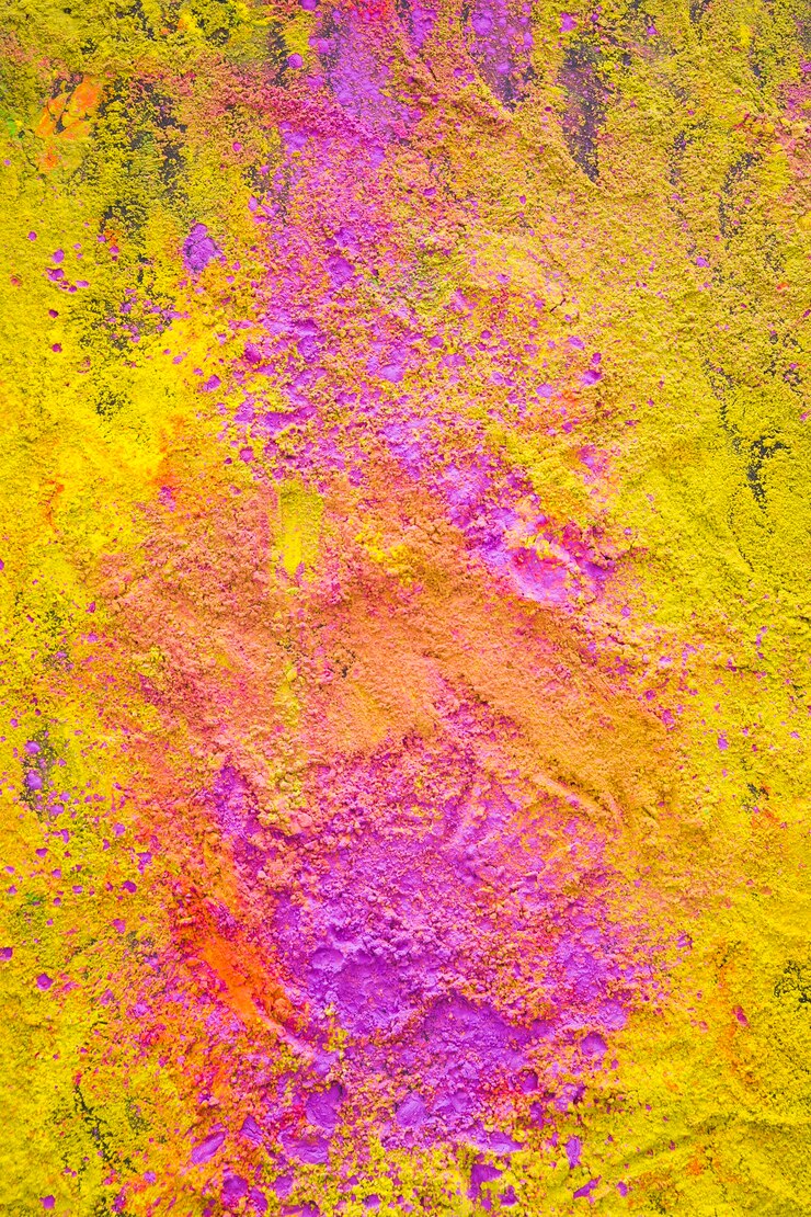 Photo gratuit poudre jaune colorée sur la table
