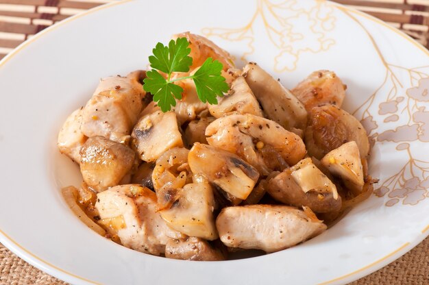 Poulet sauté aux champignons