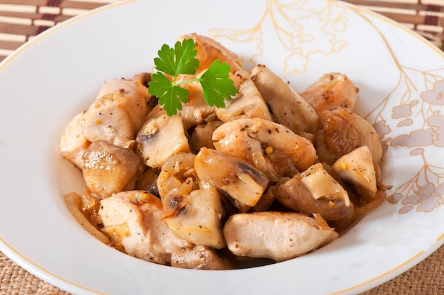 Poulet sauté aux champignons