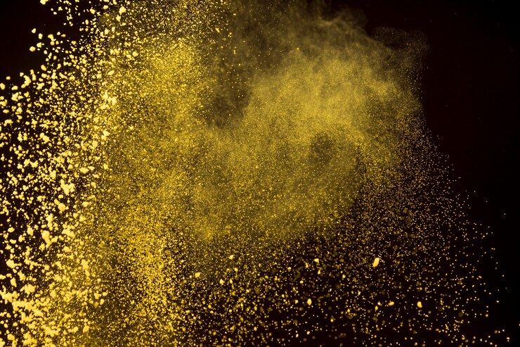 Photo gratuit poussière brillante de poudre de maquillage sur fond sombre