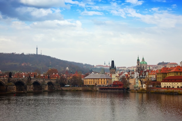 Prague avec le pont Charles