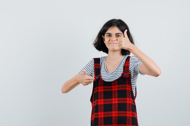 Pré-adolescente en t-shirt