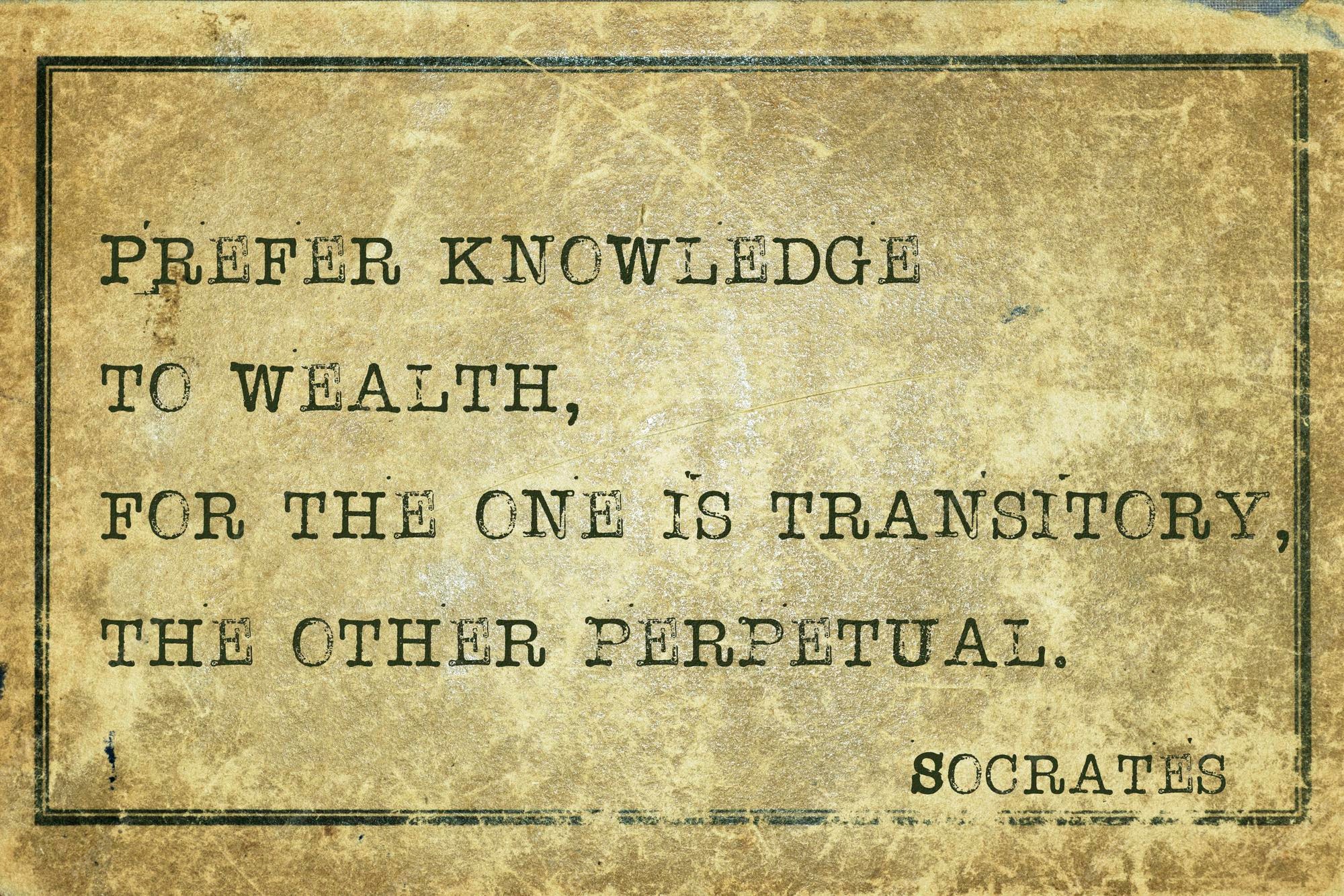 Preferez La Connaissance A La Richesse Citation Du Philosophe Grec Socrate Imprimee Sur Du Carton Vintage Grunge Photo Premium