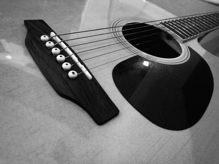 Photo gratuit premier plan de guitare acoustique