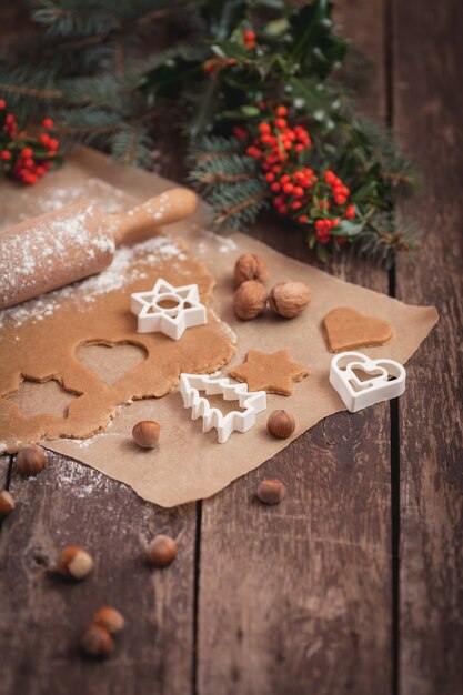 Préparation des biscuits de Noël aux arachides