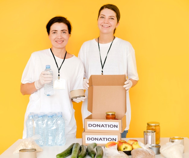 Préparation des boîtes de dons de la journée de l'alimentation