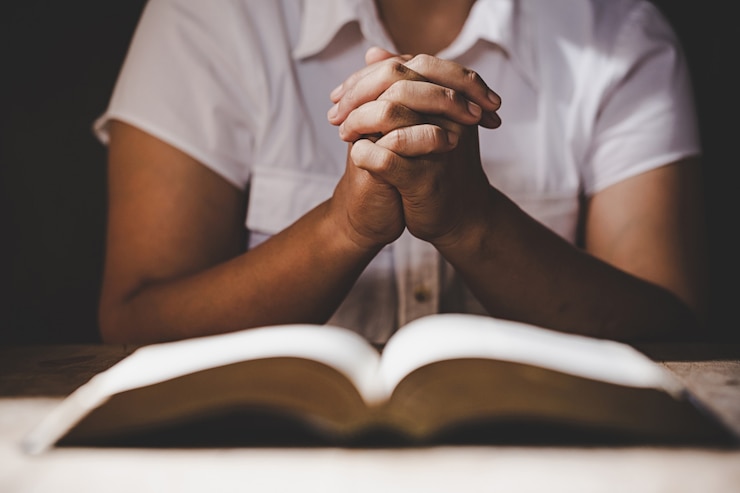 Photo gratuit prière de crise de la vie chrétienne à dieu.