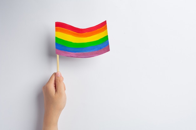 Prise de conscience du drapeau arc-en-ciel pour le concept de fierté de la communauté LGBT