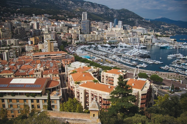 Prise de vue au grand angle de la ville de Monte-Carlo à Monaco