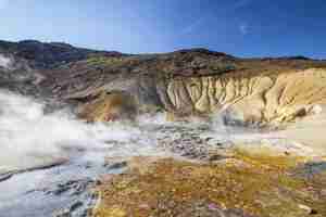 Photo gratuite prise de vue fascinante de la zone géothermique de krysuvik dans la péninsule de reykjanes en islande