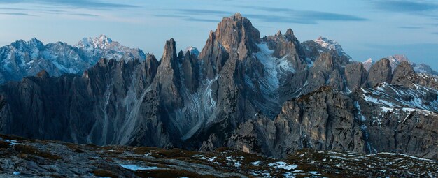 Prise de vue panoramique de la montagne Cadini di Misurina dans les Alpes italiennes