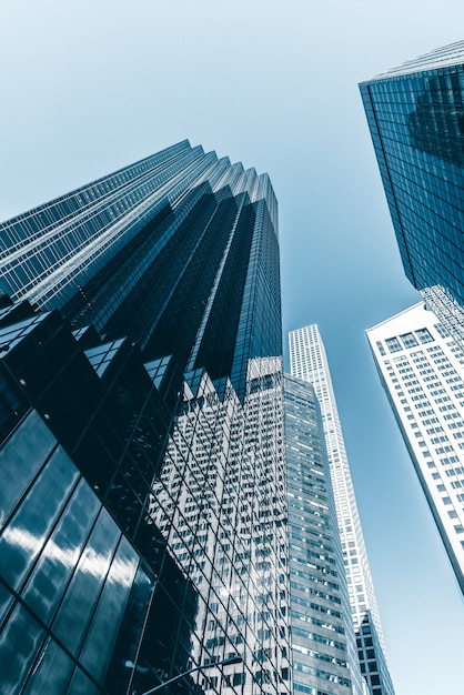 Prise de vue verticale en contre-plongée des bâtiments de New York