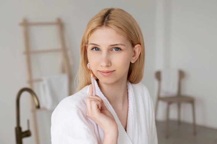 Photo gratuit procédure de visage de gua sha en cours pour femme