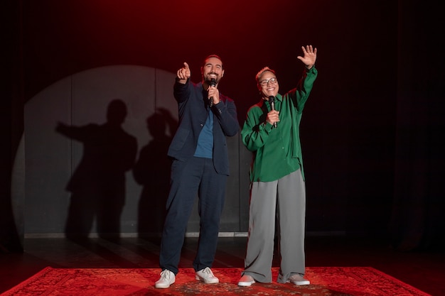 Photo gratuite le processus de création d'une comédie stand up