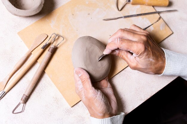 Processus de poterie vue de dessus