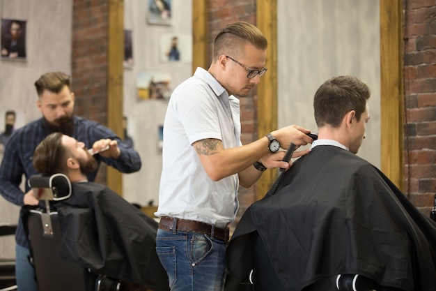 Processus de travail dans le salon de coiffure