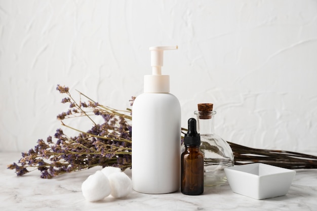 Produits cosmétiques naturels pour le corps vue de face