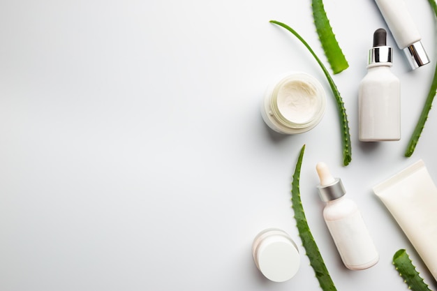 Photo gratuite produits de cosmétologie pour les soins de la peau