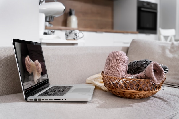 Photo gratuite produits tricotés prêts à l'emploi