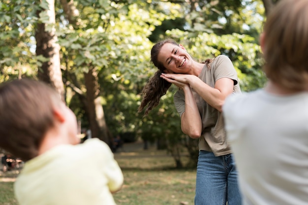 Professeur de cours en plein air et enfants