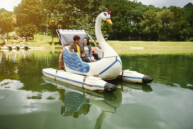 Profitant d'une promenade en bateau