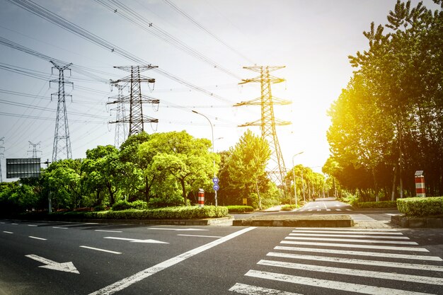 Pylône d&#39;électricité isolé