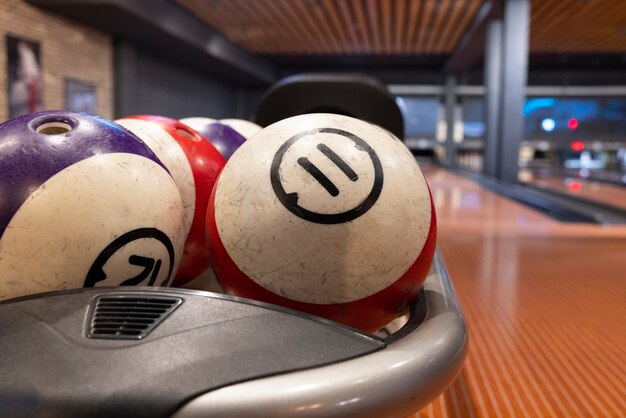 Équipement de bowling à l'intérieur nature morte