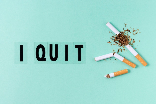 Photo gratuite quitter le concept avec une cigarette cassée