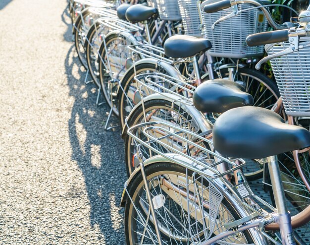 Rangée de stationnement vélos