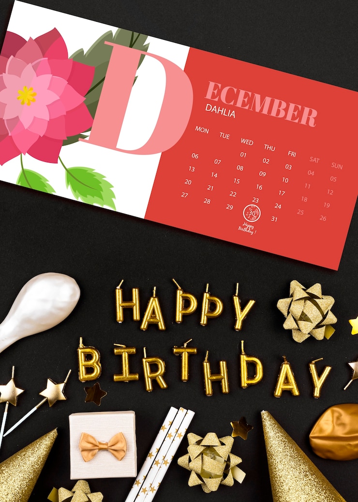 Photo gratuit rappels d'anniversaire dans la vue supérieure du calendrier