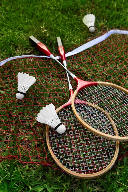 Raquettes de badminton à plat nature morte