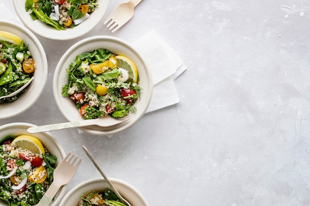 Photo gratuite recette de cuisine au bol de quinoa végétarien