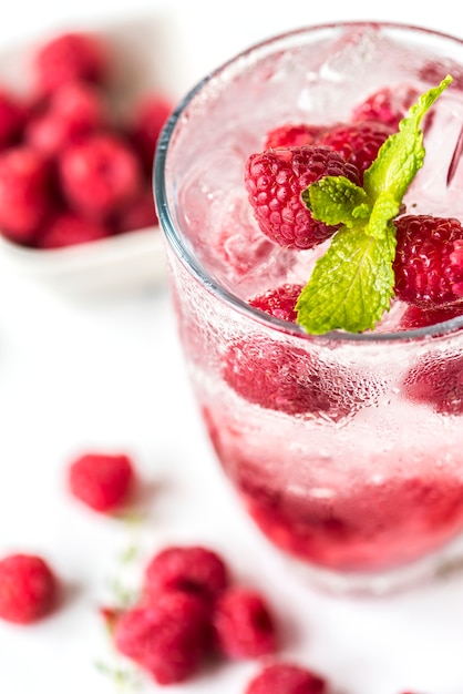 Recette d&#39;eau infusée à la menthe et à la framboise