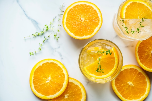 Recette D'eau Infusée à L'orange Et Au Thym