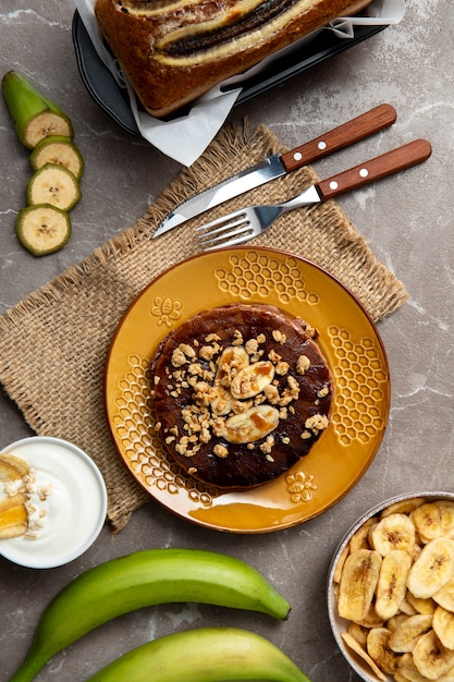 Photo gratuite recette en vue du haut avec de la banane plantain