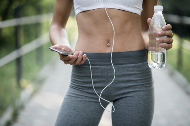 Récipient de téléphone santé féminine fille verte