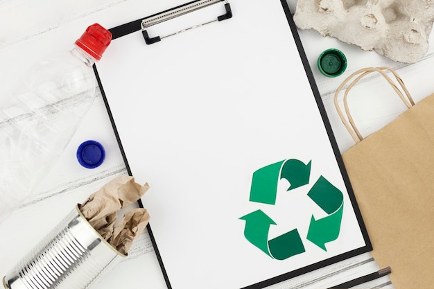 Recycler le concept avec le presse-papiers