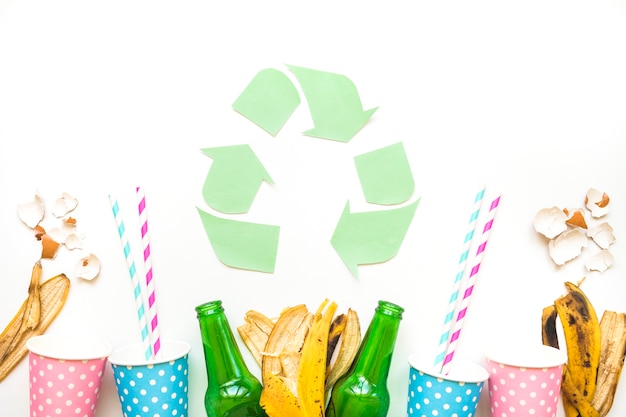 Photo gratuite recycler le logo avec les ordures