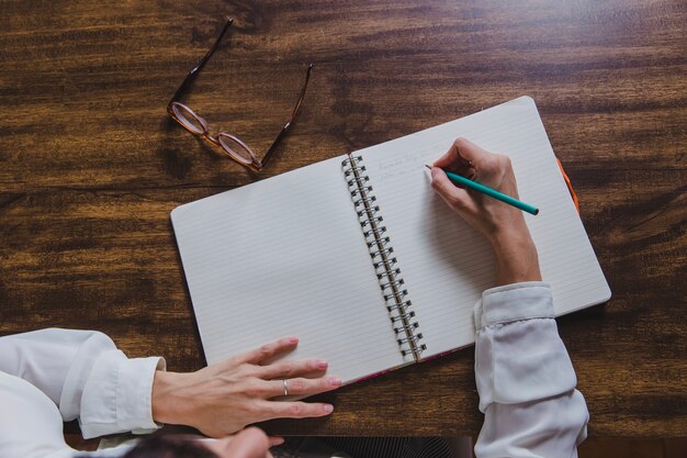 Rédaction dans la vue de dessus du cahier