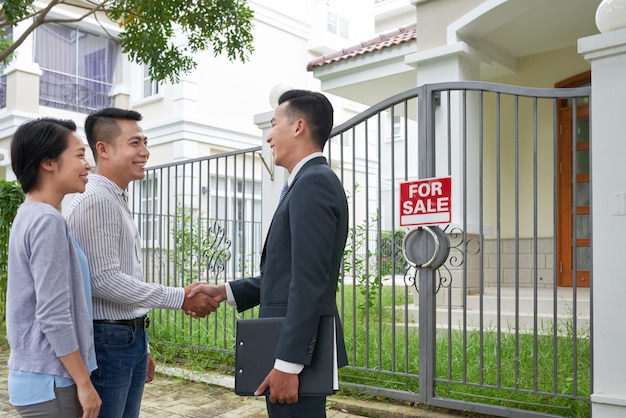 Rencontre client avec agent immobilier