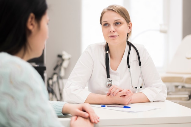 Rendez-vous chez le médecin et le patient