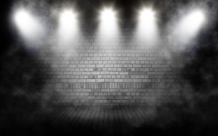 Photo gratuit rendu 3d d'un arrière-plan d'affichage avec un intérieur grunge enfumé avec des projecteurs