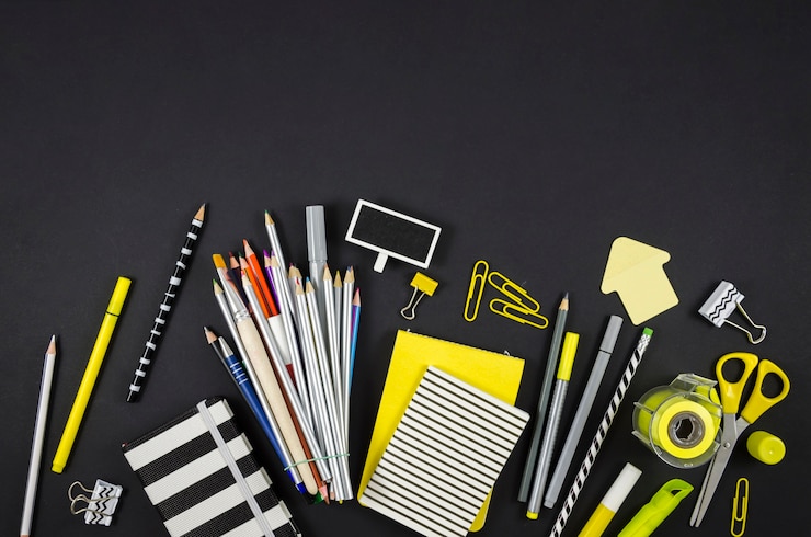 Photo gratuit rentrée scolaire fournitures scolaires