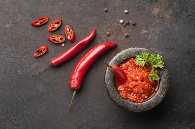 Repas savoureux avec arrangement de sambal