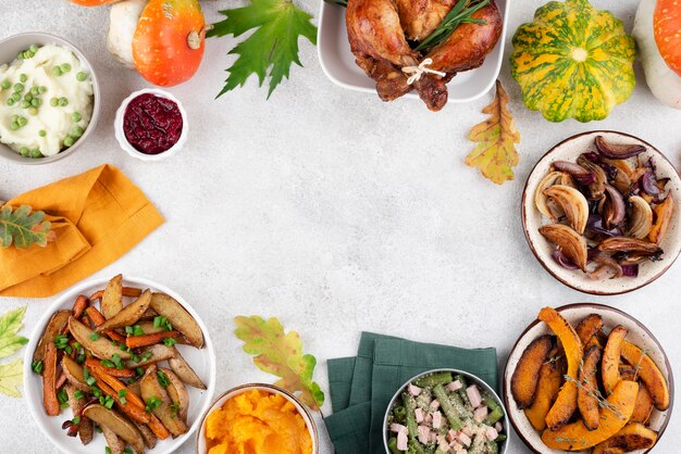 Repas de Thanksgiving avec espace de copie
