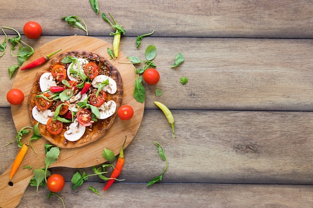 Photo gratuite repas végétalien frais avec espace de copie