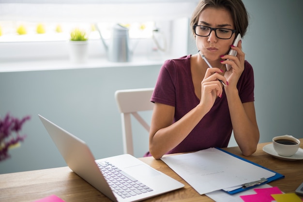 Résoudre les problèmes est l'un de mes devoirs au travail